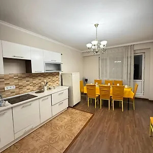 огромные у центра с 2 ванными комнатами Апартаменты Алматы